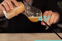 Mách bạn cách rót bia chuẩn không cần chỉnh