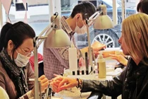 Ly kỳ chuyện làm nail của người Việt tại nước ngoài