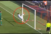 Những pha cứu thua xuất thần của các cầu thủ “phòng ngự“