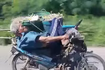 Cụ ông gây choáng với màn lái xe đùa giỡn tử thần