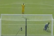 Video: Top 5 pha đá phạt đền đáng nhớ của thủ môn