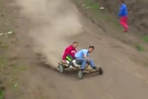 Cuộc đua xe gỗ tự chế quá nhanh quá nguy hiểm