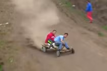 Cuộc đua xe gỗ tự chế quá nhanh quá nguy hiểm