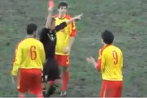 Top 10 pha ghi bàn nhận thẻ đỏ hài hước nhất