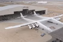 Máy bay lớn nhất thế giới chở được cả tên lửa vũ trụ