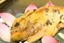 Gà nướng lá sen, thần dược chữa bệnh mất ngủ