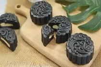 Video: Cách làm bánh trung thu tinh chất than tre