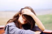 Dù không yêu, nhưng bạn gái vẫn liên tục “thả thính”