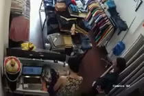 Nữ nhân viên bán hàng giả ngất để thoát khỏi tên cướp man rợ