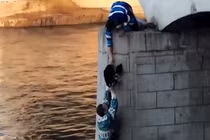 Những tình huống giải cứu khỏi cái chết lấy nước mắt triệu người