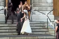 Video hài: Đám cưới náo loạn bởi tay thợ ảnh láu cá