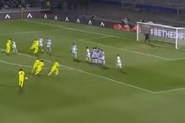 Tình huống dàn xếp đá phạt sáng tạo hiếm thấy