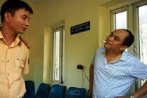 Phạt “nhà báo” đâm vào cổng UBND tỉnh Thanh Hóa 17 triệu đồng