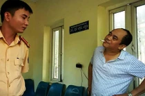 Phạt “nhà báo” đâm vào cổng UBND tỉnh Thanh Hóa 17 triệu đồng