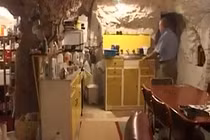 Đào cả thành phố ngầm để tránh nóng