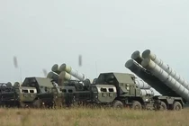 “Rồng lửa” S-300 phô diễn sức mạnh cùng “chó săn chồn” MiG-31