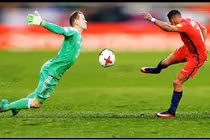 Những tình huống cứu thua khó tin của các thủ môn