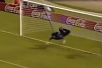 Ngả mũ trước những pha xử lý bóng siêu đẳng của thủ môn