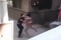 Học sinh cấp 2 đón lõng, hành hung thầy giáo trong hẻm vắng