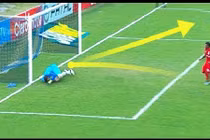 Video: Tiếc hùi hụi những pha dứt điểm không thành bàn 