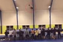 Chàng trai với màn nhào lộn tuyệt đỉnh gây ngỡ ngàng