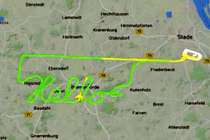 Phi công lái máy bay viết chữ, vẽ hoa trên màn hình radar