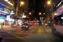 Mục sở thị cảnh bé gái thoát chết thần kỳ khi qua đường