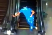 Cười vỡ bụng với những người lần đầu tiên đi thang cuốn