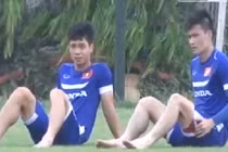 Công Vinh nhiệt tình truyền bí kíp cho Công Phượng