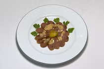 Lạp xưởng sốt quất, món ăn vô cùng hấp dẫn