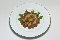 Lạp xưởng sốt quất, món ăn vô cùng hấp dẫn