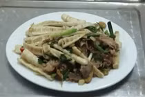 Cách làm món gà xào măng trúc lạ miệng, ăn là mê