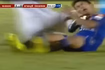 Pha đi bóng kinh hoàng bằng gầm giày vào mặt đối phương