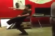 Trai trẻ cụt chân "quẩy" tưng bừng trong đám cưới