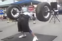 "Cười vỡ bụng" với những pha biểu diễn gây bẽ bàng