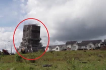 Choáng ngợp chung cư cao 72m bị đánh sập trong 3 giây 