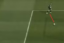 Những pha bóng ngớ ngẩn khiến các cầu thủ chỉ muốn độn thổ