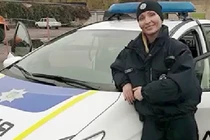 Bị tội phạm nhổ nước bọt vào mặt, nữ cảnh sát tử vong