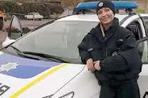 Bị tội phạm nhổ nước bọt vào mặt, nữ cảnh sát tử vong