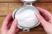 Mách cách tự chế muối tắm làm da hồng hào, chống cảm cúm