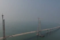 Ngắm cầu vượt biển dài nhất thế giới sắp hoàn thiện