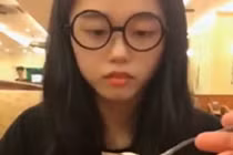 Video: "Đổi rau lấy thịt" và đây là phản ứng của người trẻ