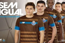 Trang phục bóng đá xấu xí nhất mùa giải 2015 - 2016