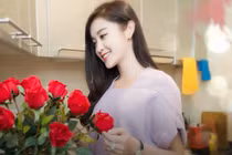 Bài tập giúp á hậu Huyền My bảo vệ vòng eo con kiến