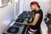 Màn chơi DJ bằng bếp ga có một không hai thế giới
