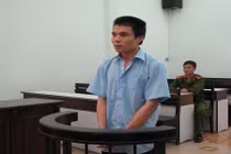 Đi tù vì giúp bố “xử” người bán bánh mỳ phá giá