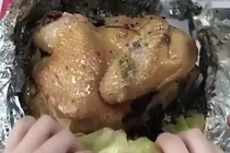 Phát thèm với clip gái công sở nướng gà bằng chậu hoa