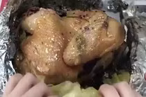 Phát thèm với clip gái công sở nướng gà bằng chậu hoa