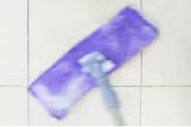 Tự chế chổi lau nhà từ chiếc khăn cũ