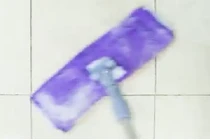 Tự chế chổi lau nhà từ chiếc khăn cũ